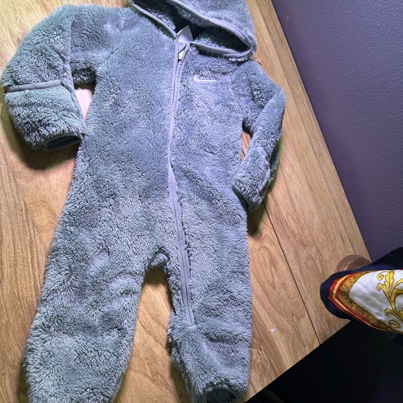 Nike Kids Fuzzy Gray Matching Set - Picture 4 of 9